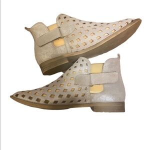 Musse and cloud shoes